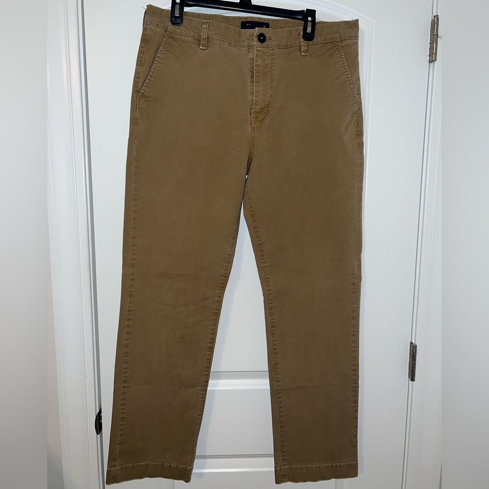 Aeropostale Men's Straight Chinos in Khaki Brown
